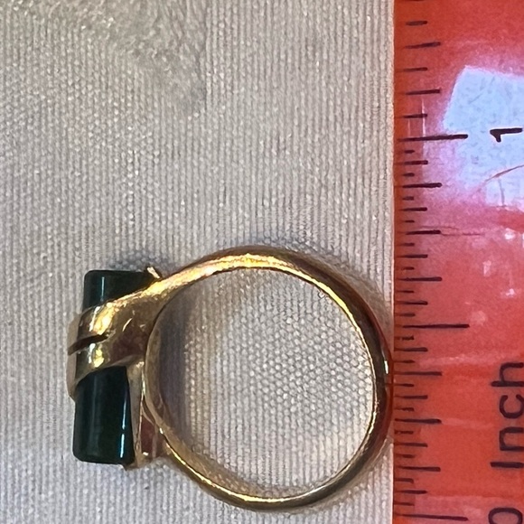 Green and Gold Ring with Elegant Design - Picture 2 of 6